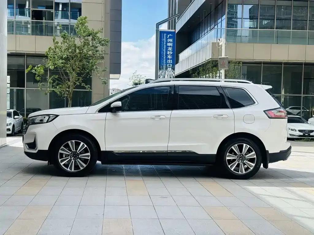Ford Edge — фото 9