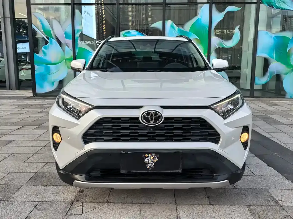 Toyota RAV4 — фото 1