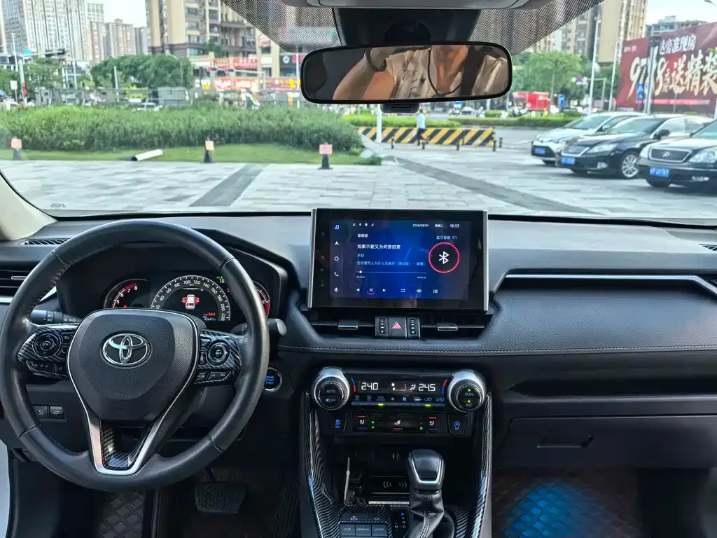 Toyota RAV4 — фото 10
