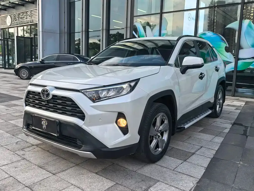 Toyota RAV4 — фото 5