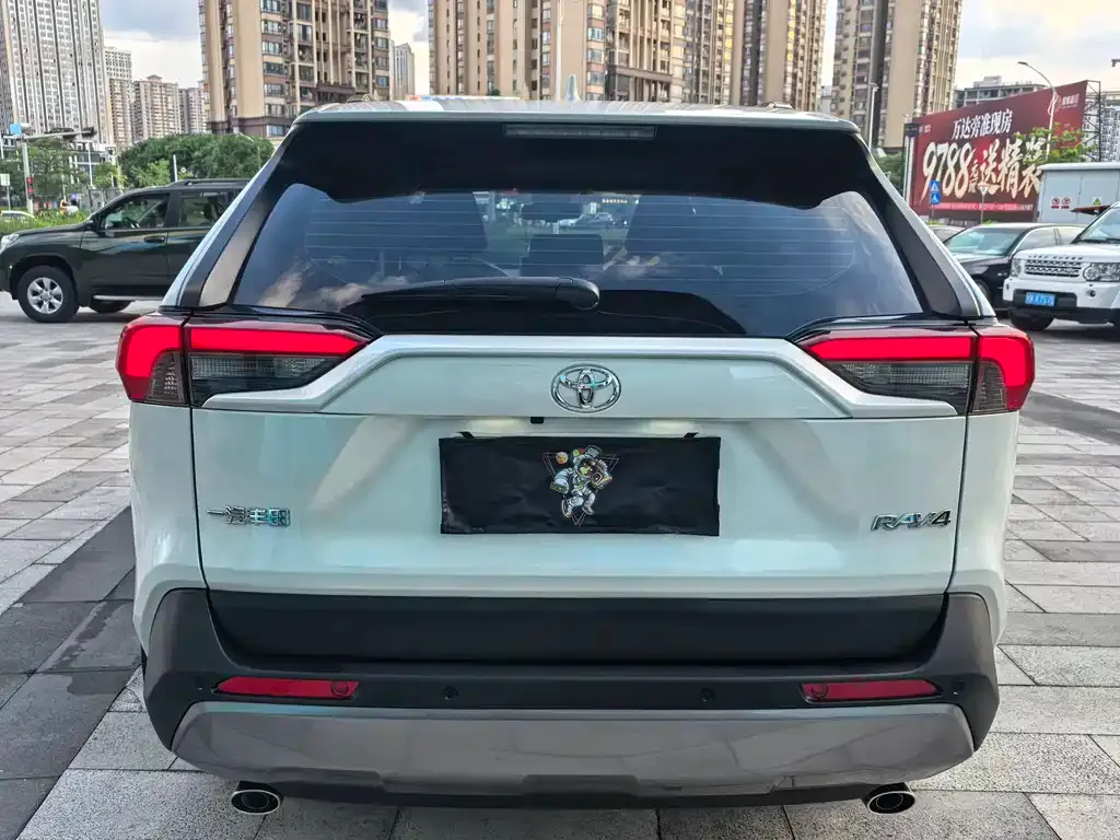 Toyota RAV4 — фото 9