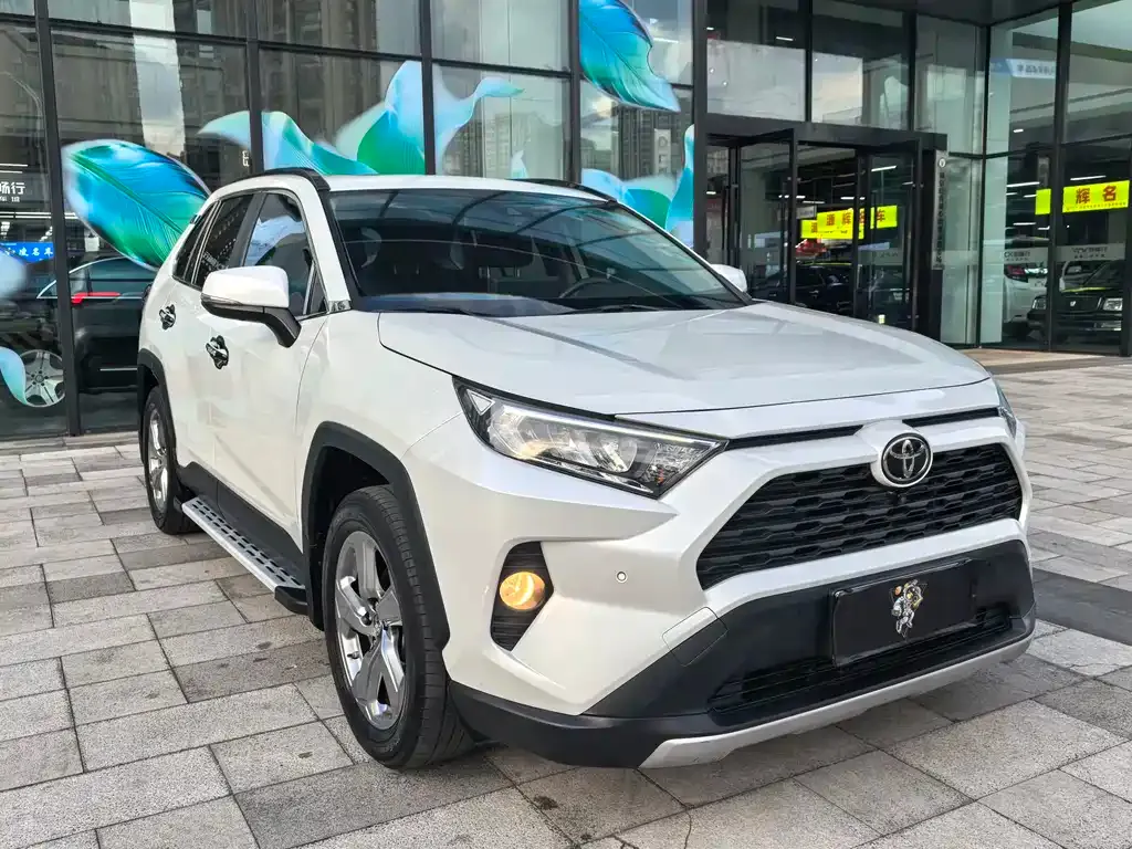 Toyota RAV4 — фото 7