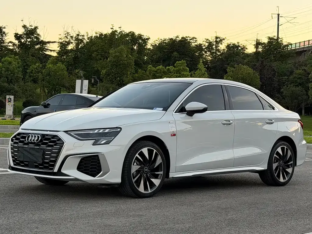 Audi A3 — фото 1