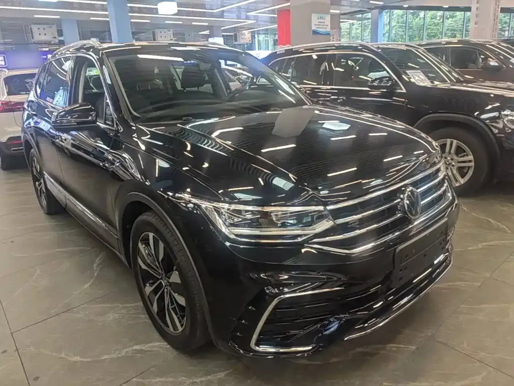 Volkswagen Tiguan L — фото 7