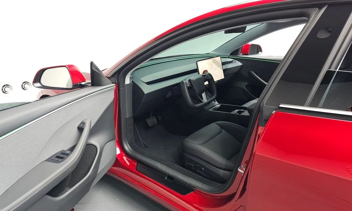 Tesla Model 3 — фото 9