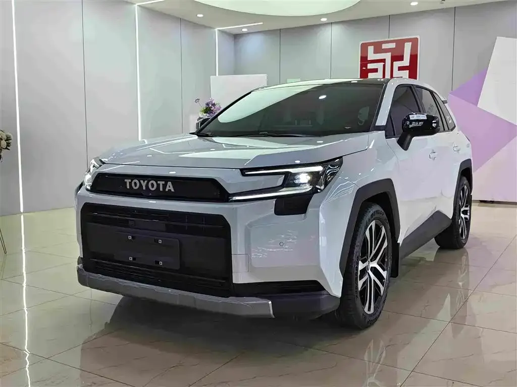Toyota RAV4 — фото 1