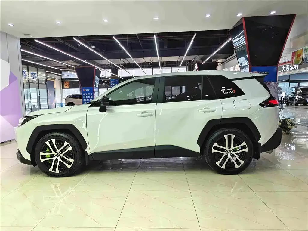 Toyota RAV4 — фото 4