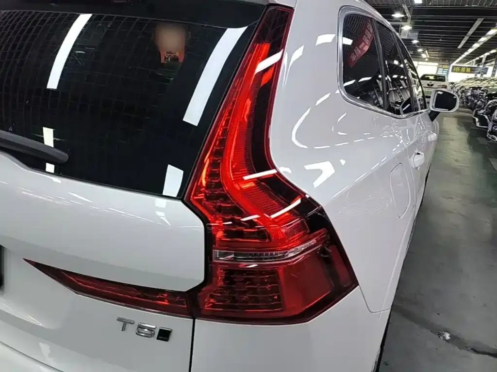 Volvo XC60 — фото 6