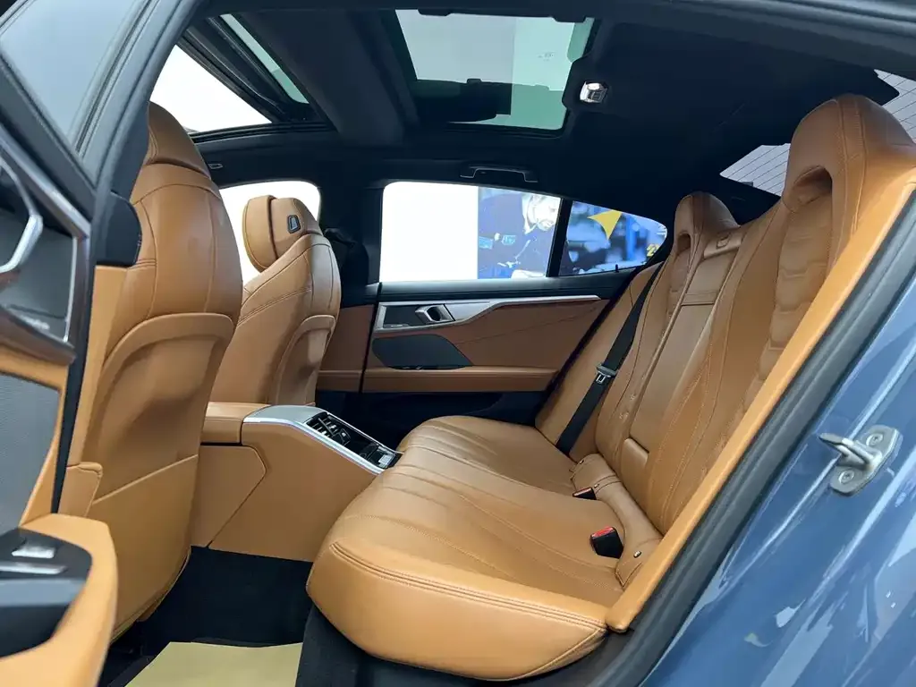 BMW 8 Series — фото 4