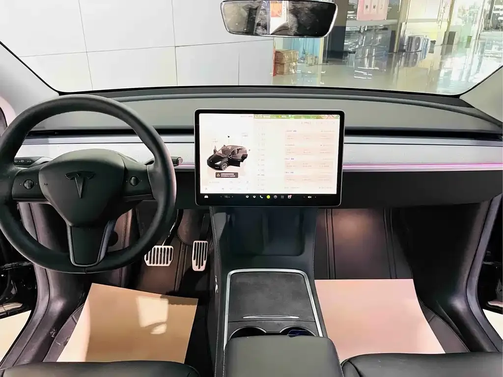 Tesla Model Y — фото 9