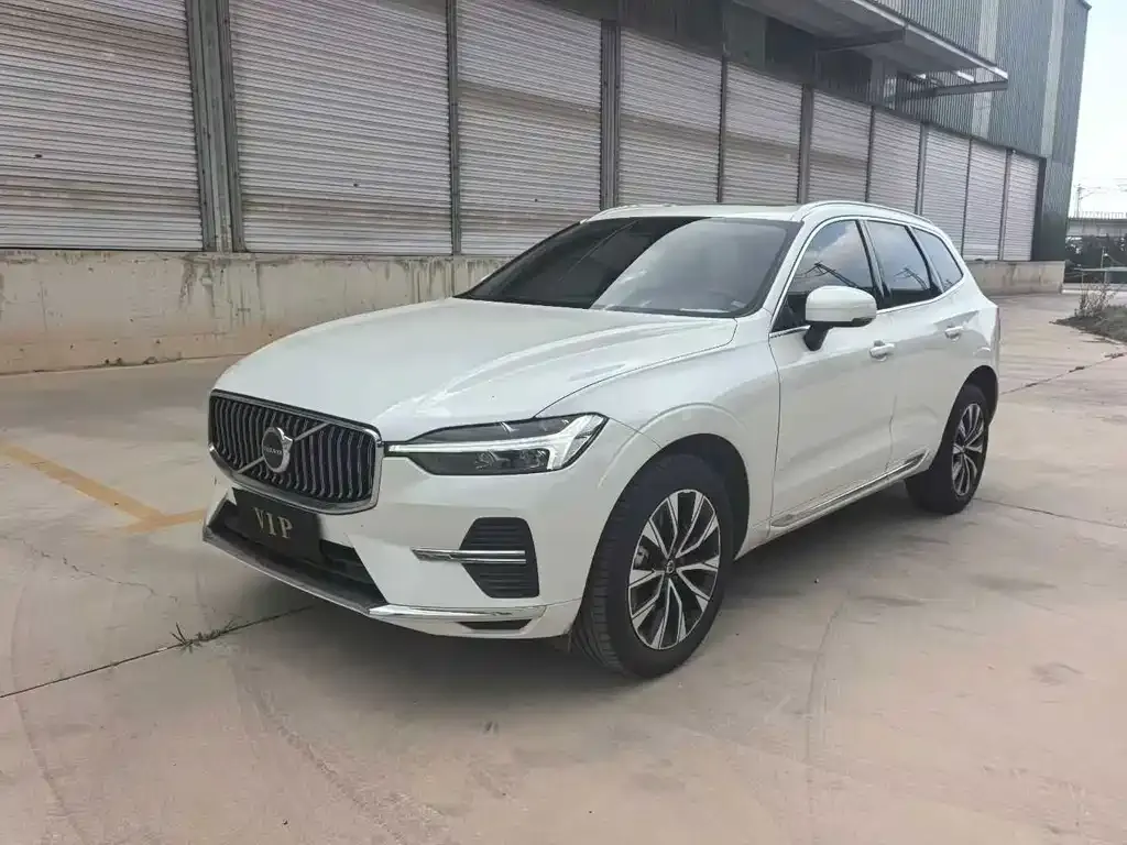 Volvo XC60 — фото 1