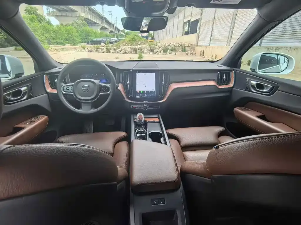 Volvo XC60 — фото 2