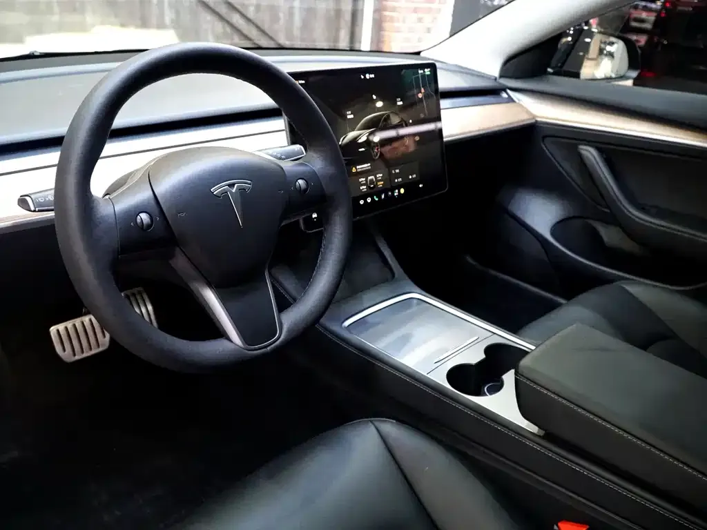 Tesla Model 3 — фото 6