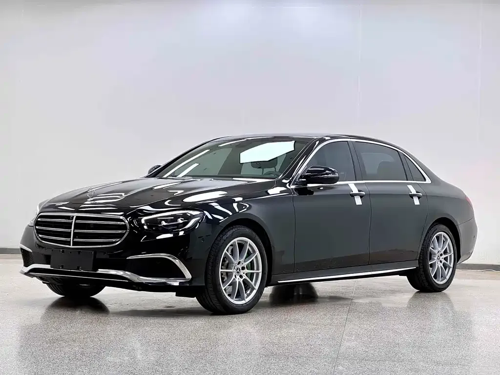 Mercedes-Benz E-Class — фото 1