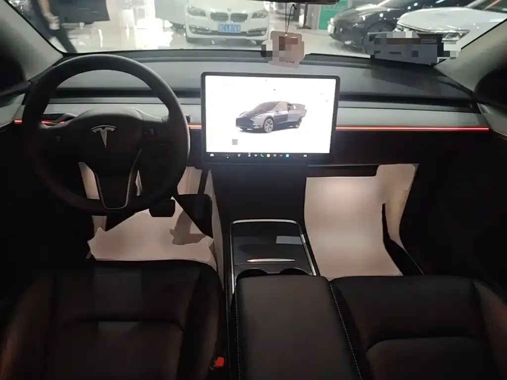 Tesla Model Y — фото 3