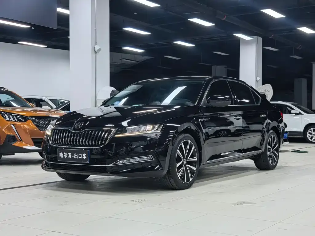 Skoda Superb — фото 1