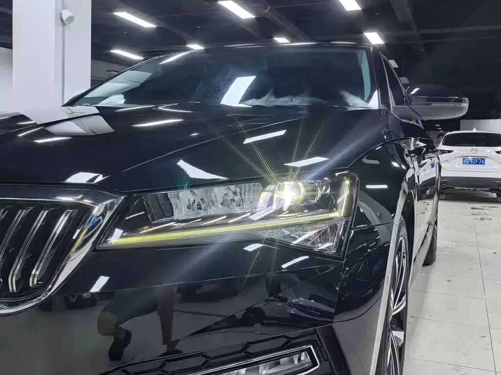 Skoda Superb — фото 9