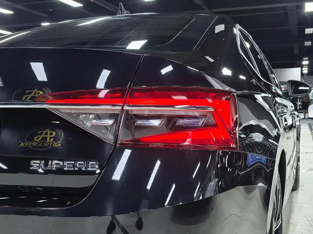 Skoda Superb — фото 5