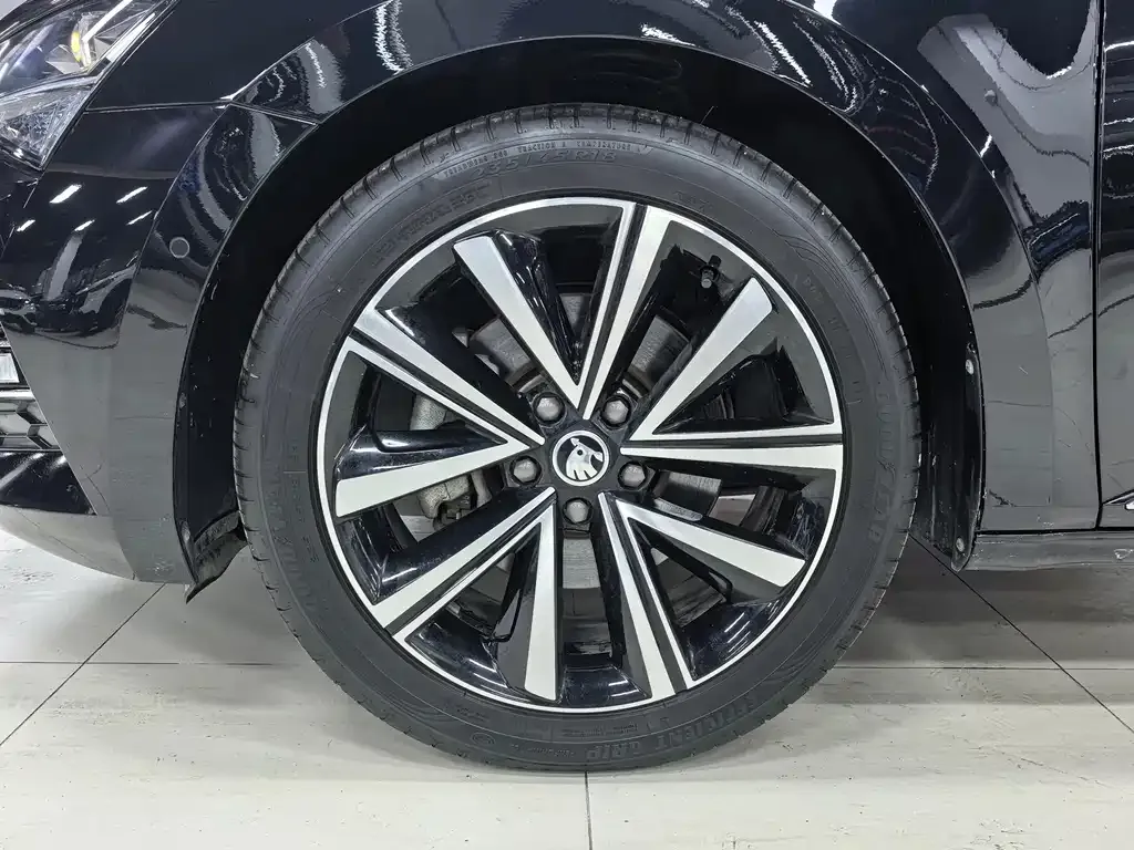 Skoda Superb — фото 6