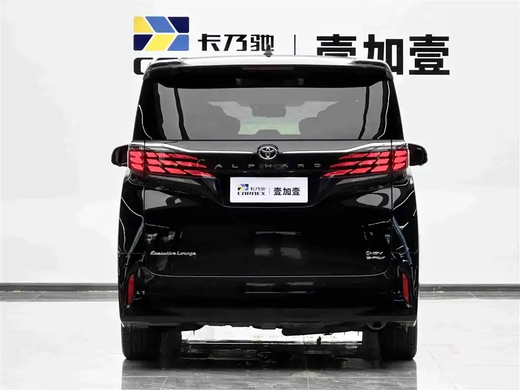 Toyota Alphard — фото 8