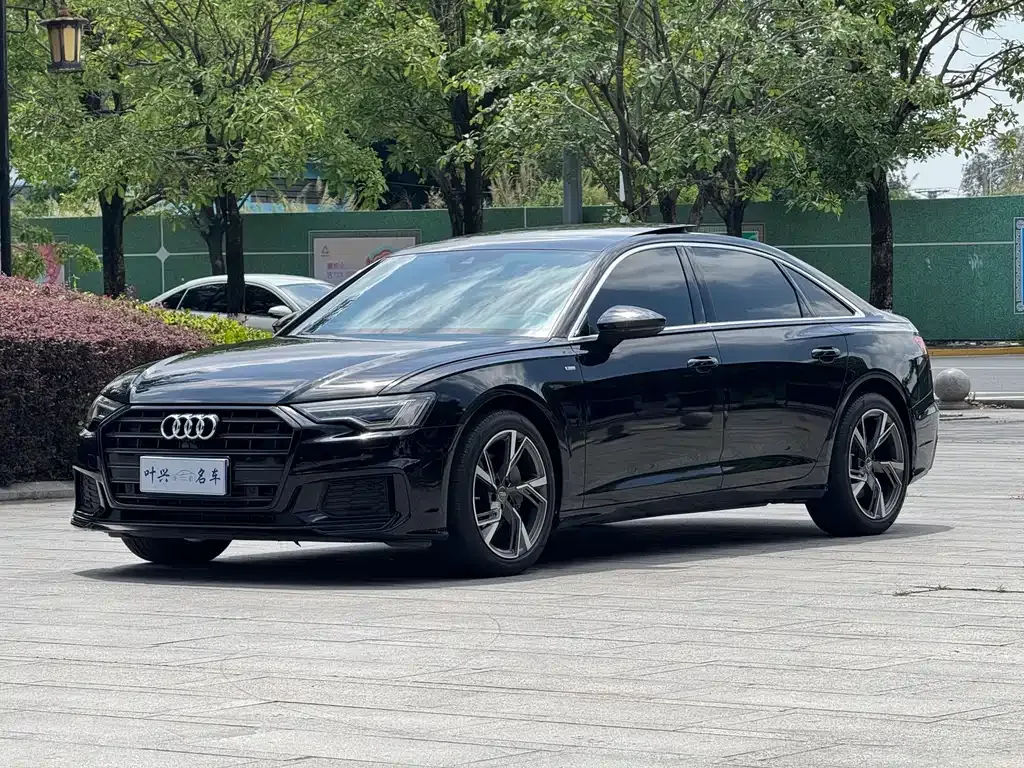 Audi A6L — фото 1