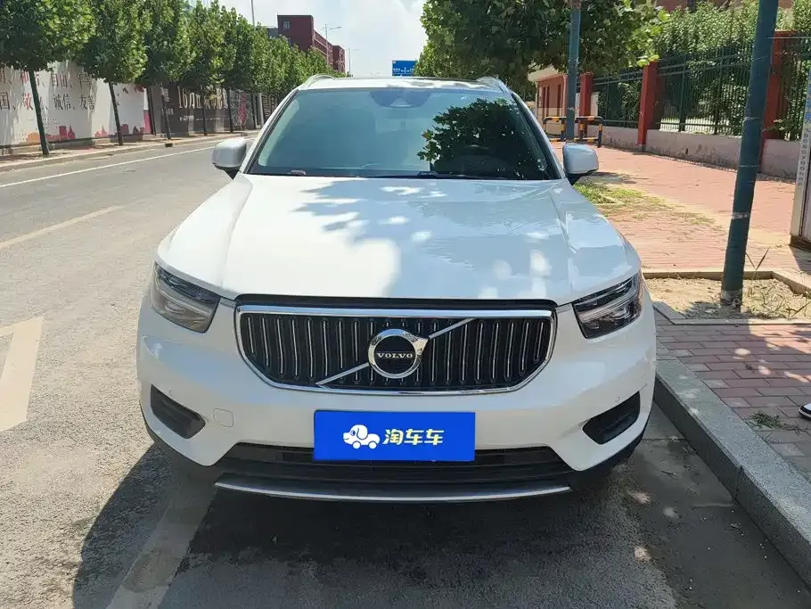 Volvo XC40 — фото 10