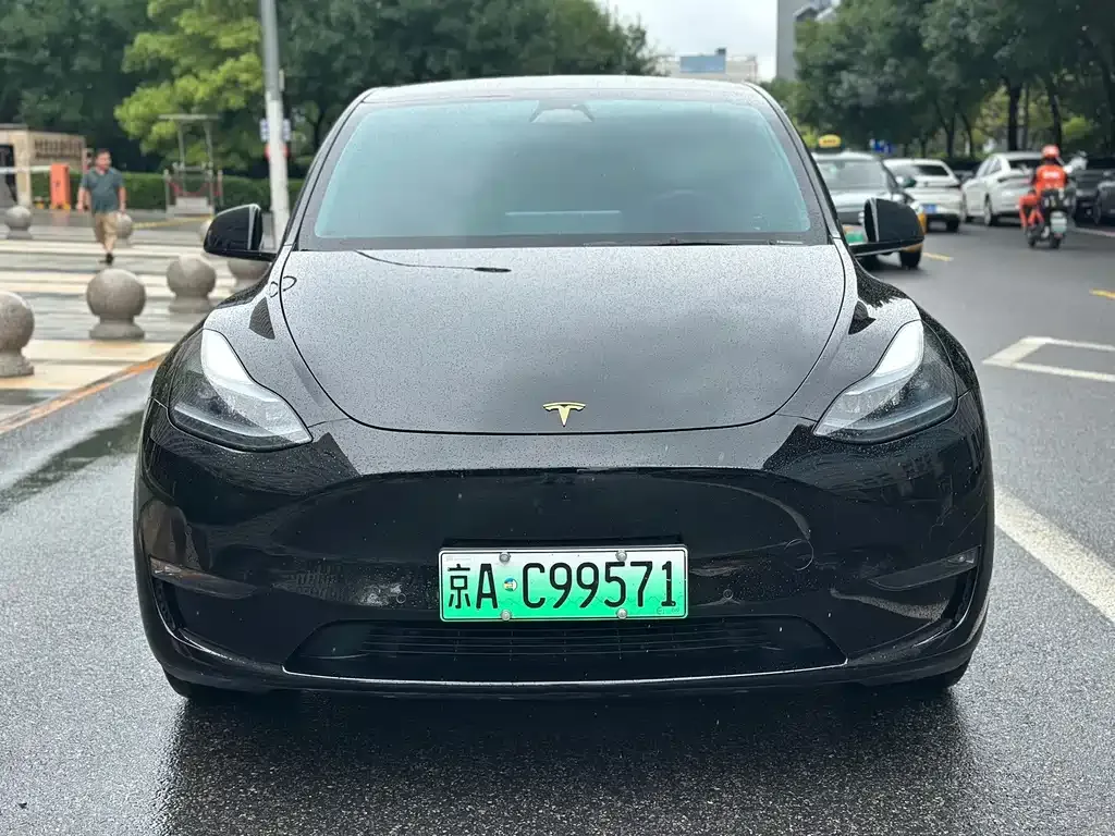 Tesla Model Y — фото 8