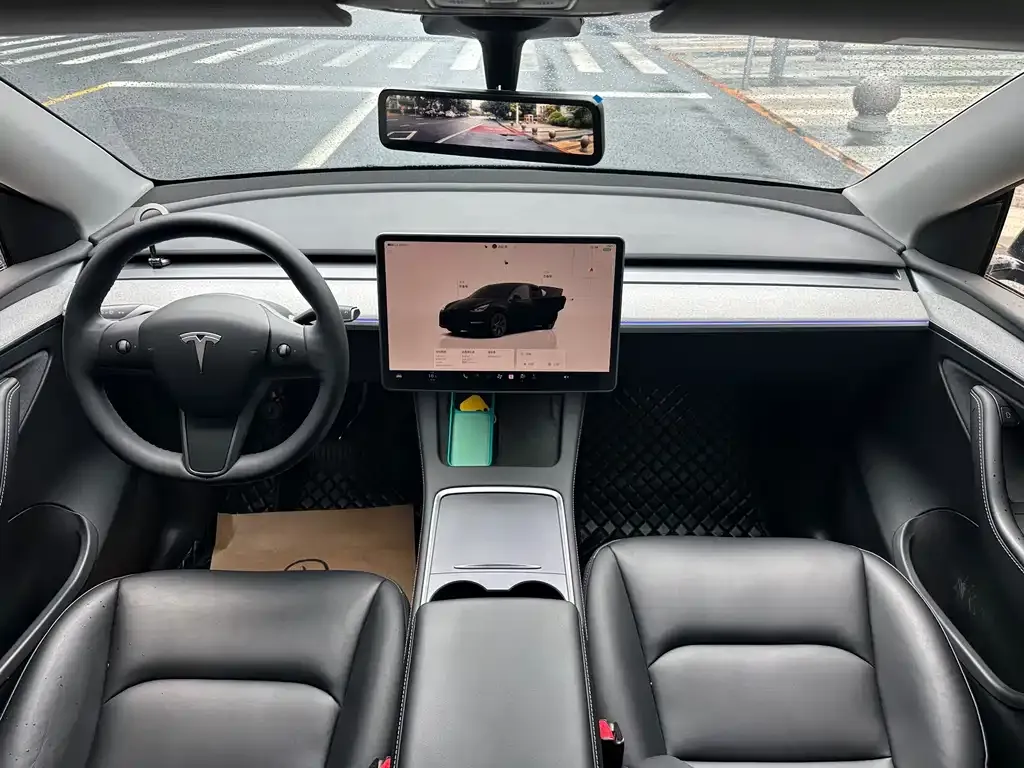 Tesla Model Y — фото 6