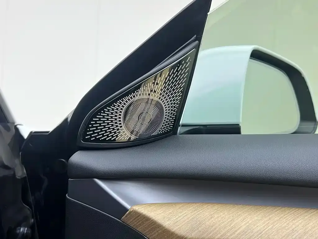 Tesla Model 3 — фото 7