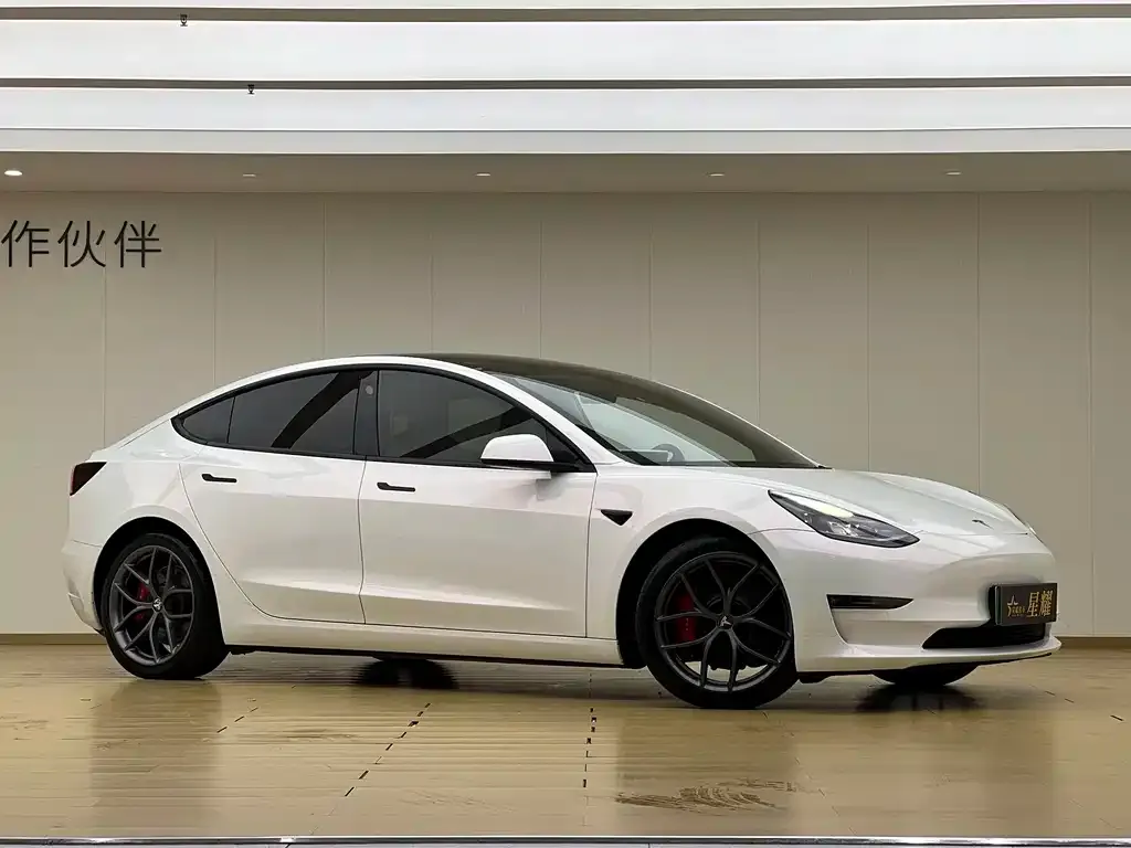 Tesla Model 3 — фото 5