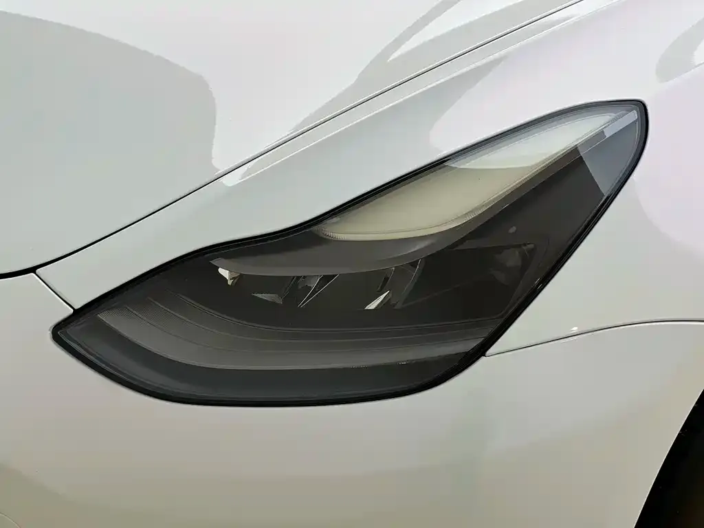Tesla Model 3 — фото 8