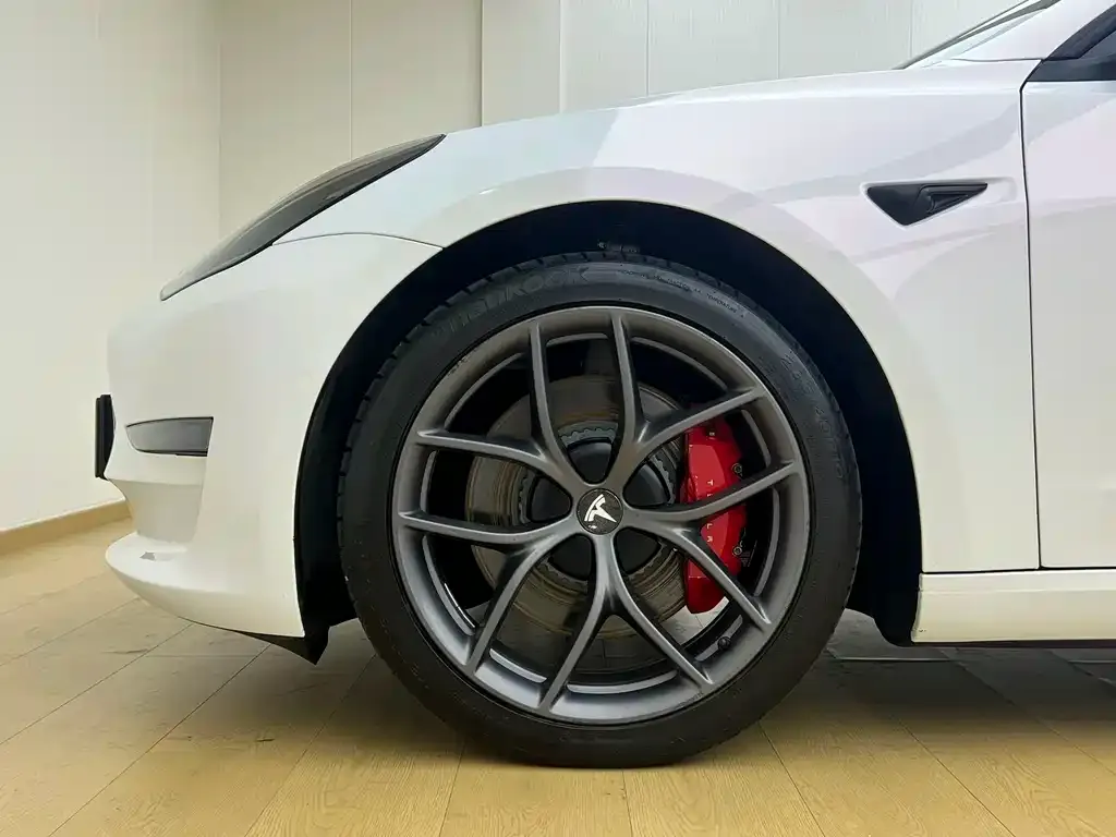Tesla Model 3 — фото 4
