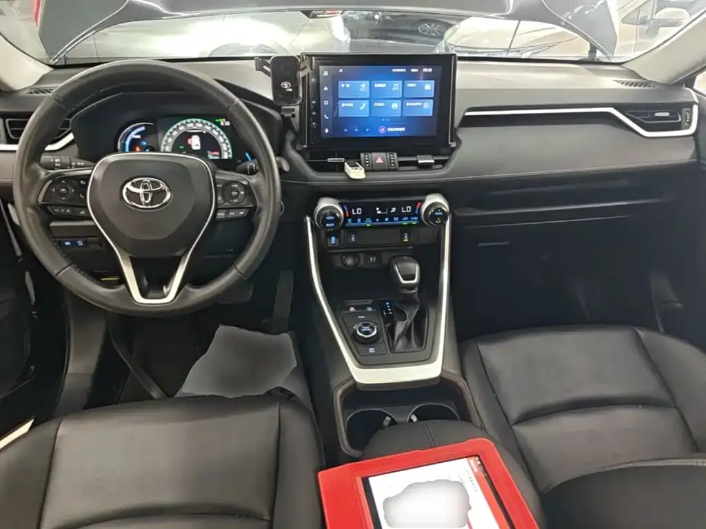 Toyota RAV4 — фото 6