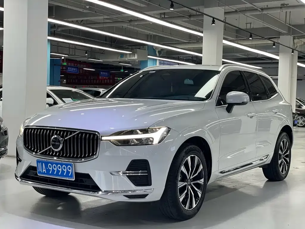 Volvo XC60 — фото 1