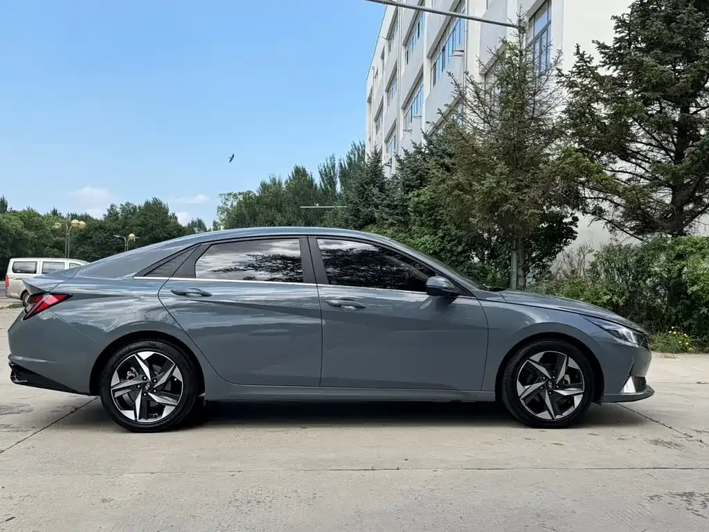Hyundai Elantra — фото 8