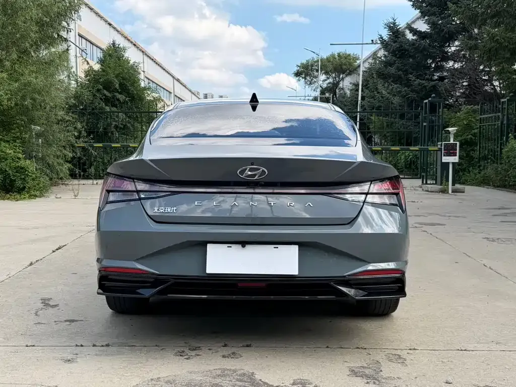 Hyundai Elantra — фото 7