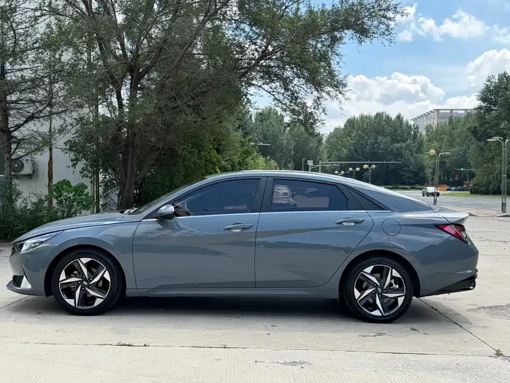 Hyundai Elantra — фото 10
