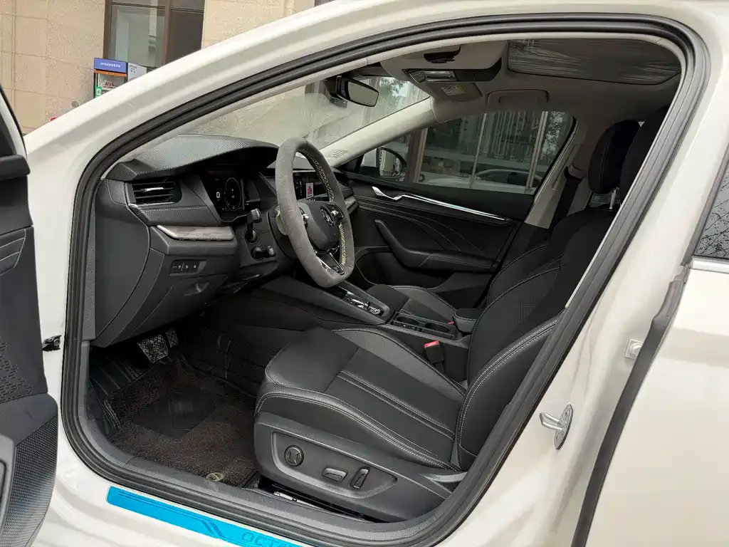 Skoda Octavia — фото 6