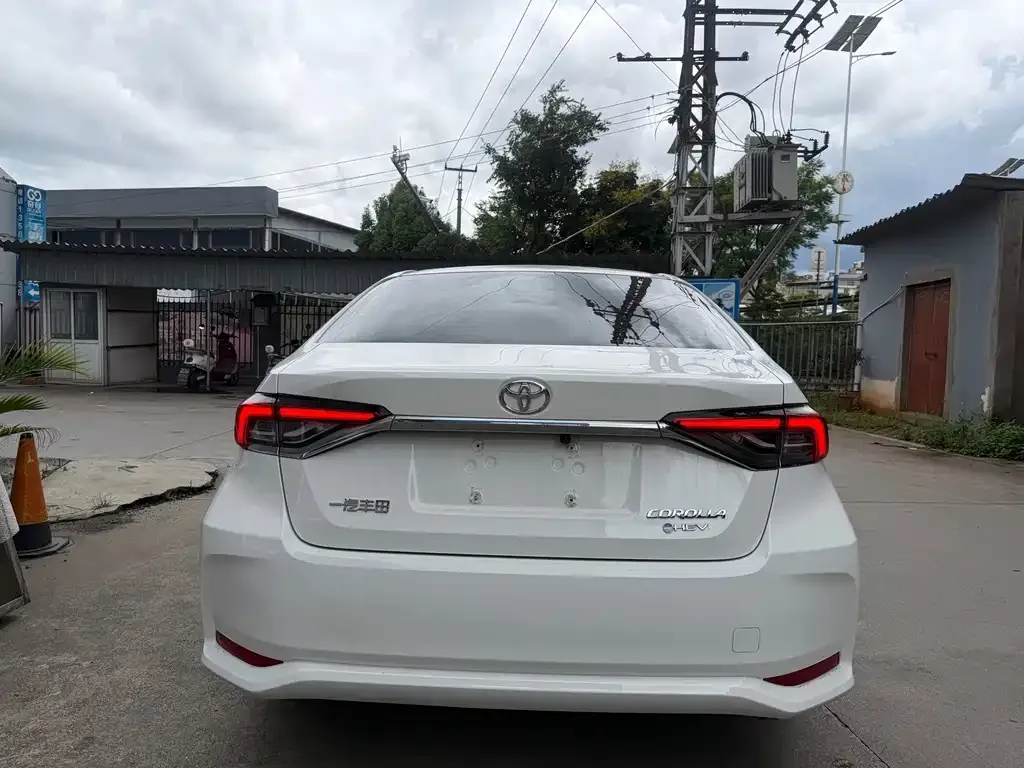 Toyota Corolla — фото 10