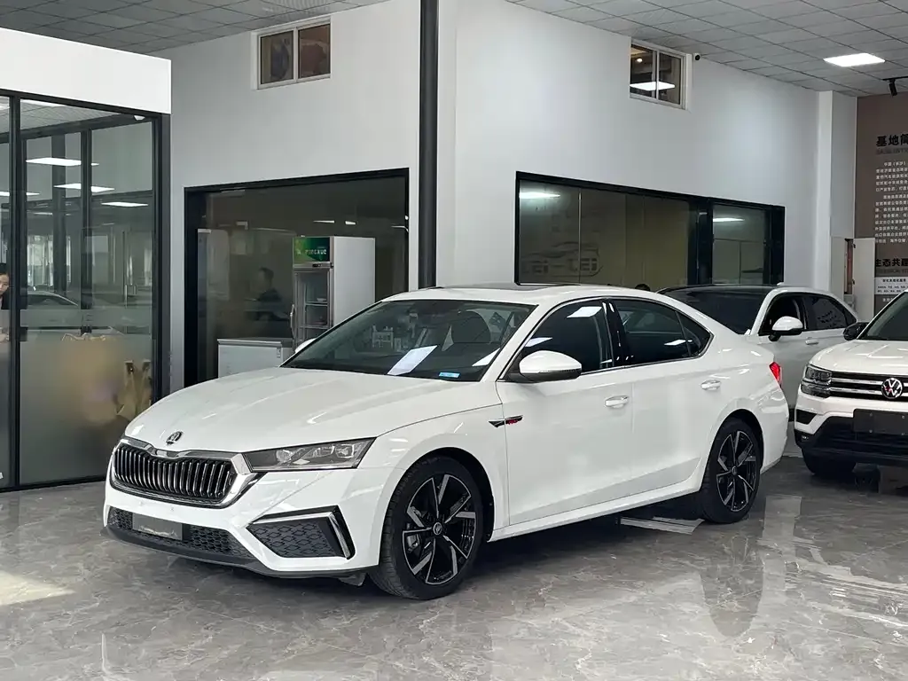Skoda Octavia — фото 1