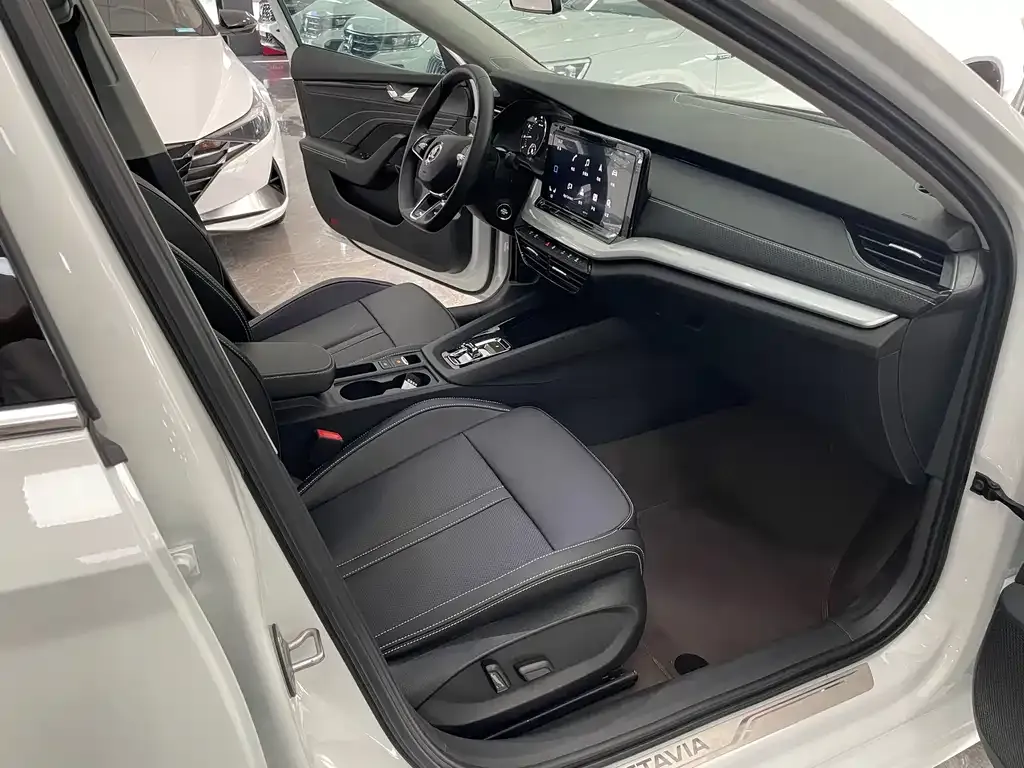 Skoda Octavia — фото 2