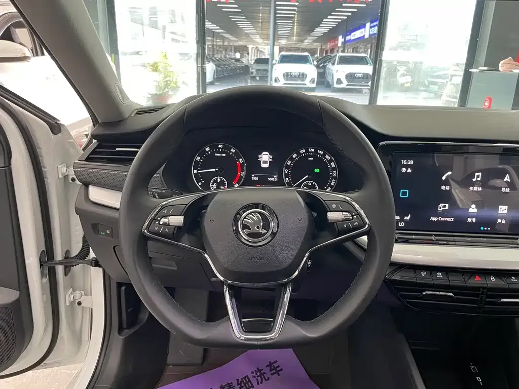 Skoda Octavia — фото 4