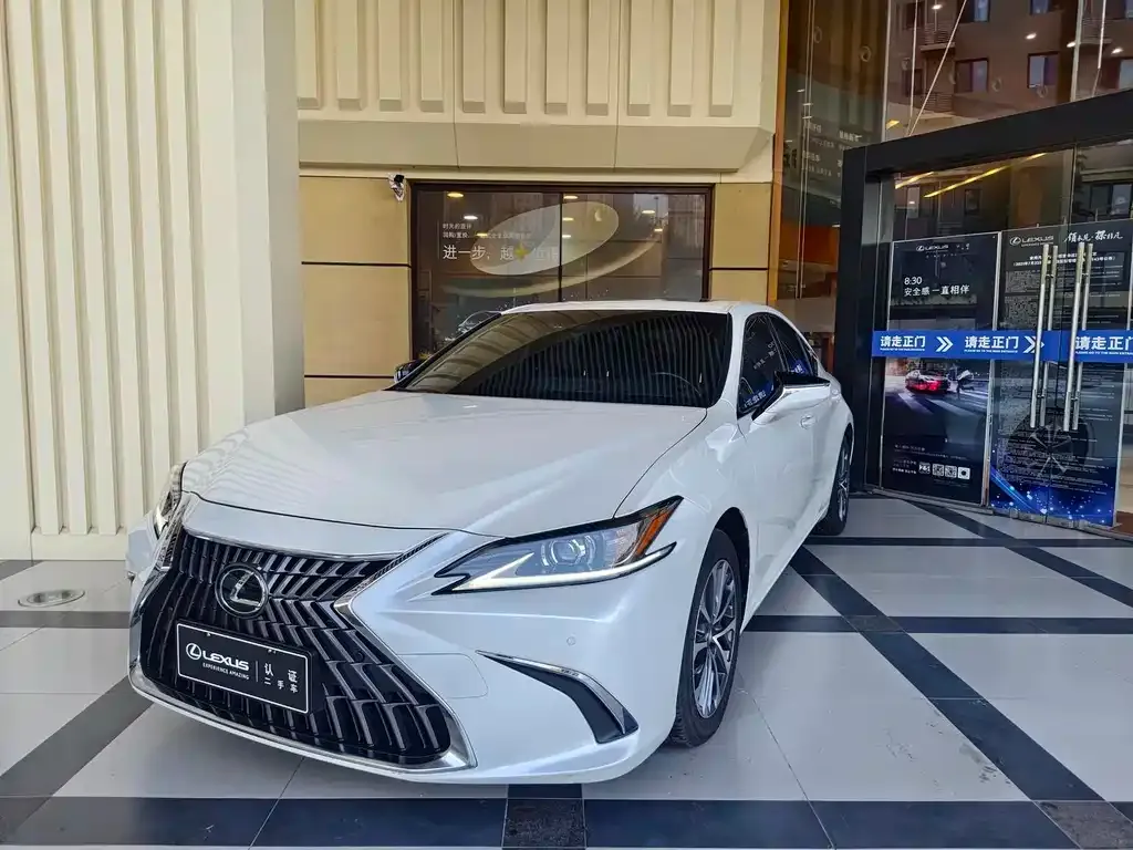 Lexus ES — фото 1