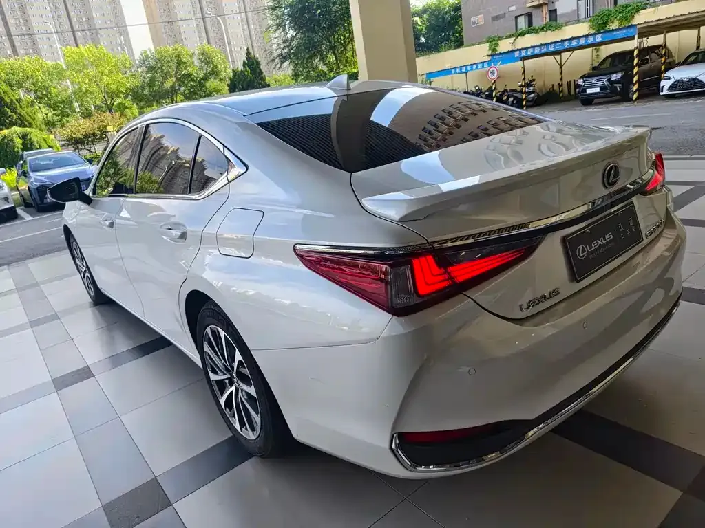 Lexus ES — фото 7