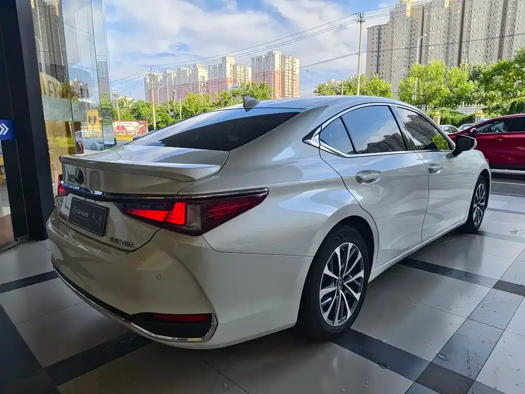 Lexus ES — фото 3
