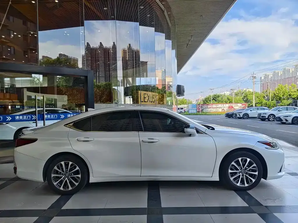 Lexus ES — фото 8