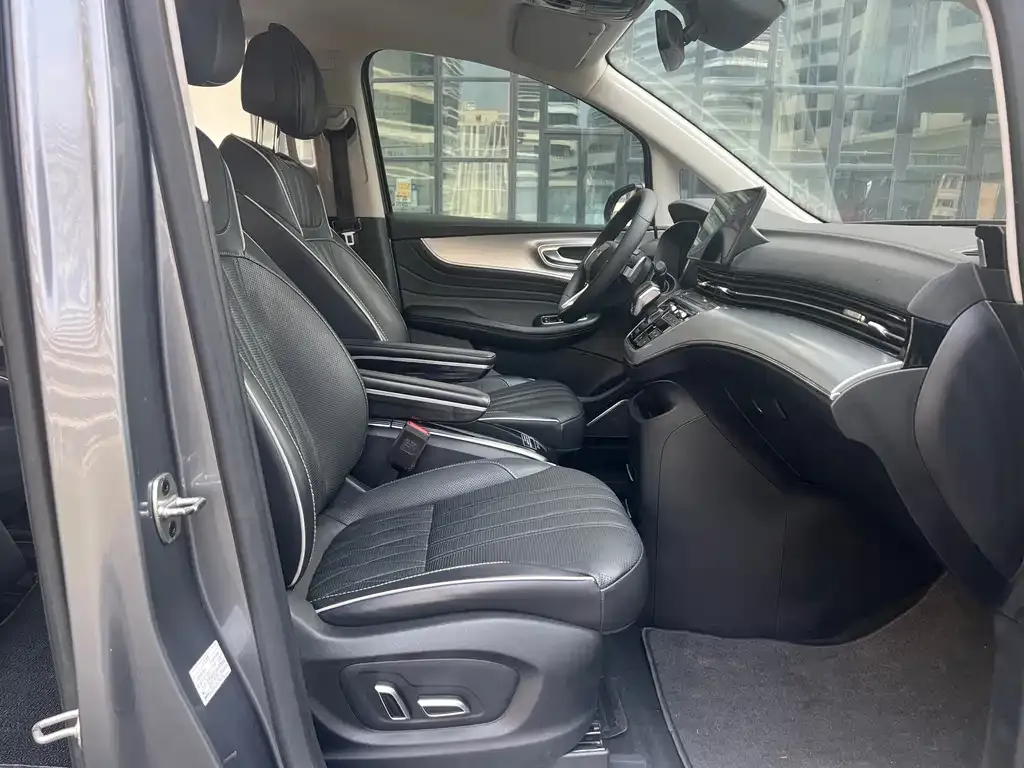 Roewe iMAX8 — фото 9