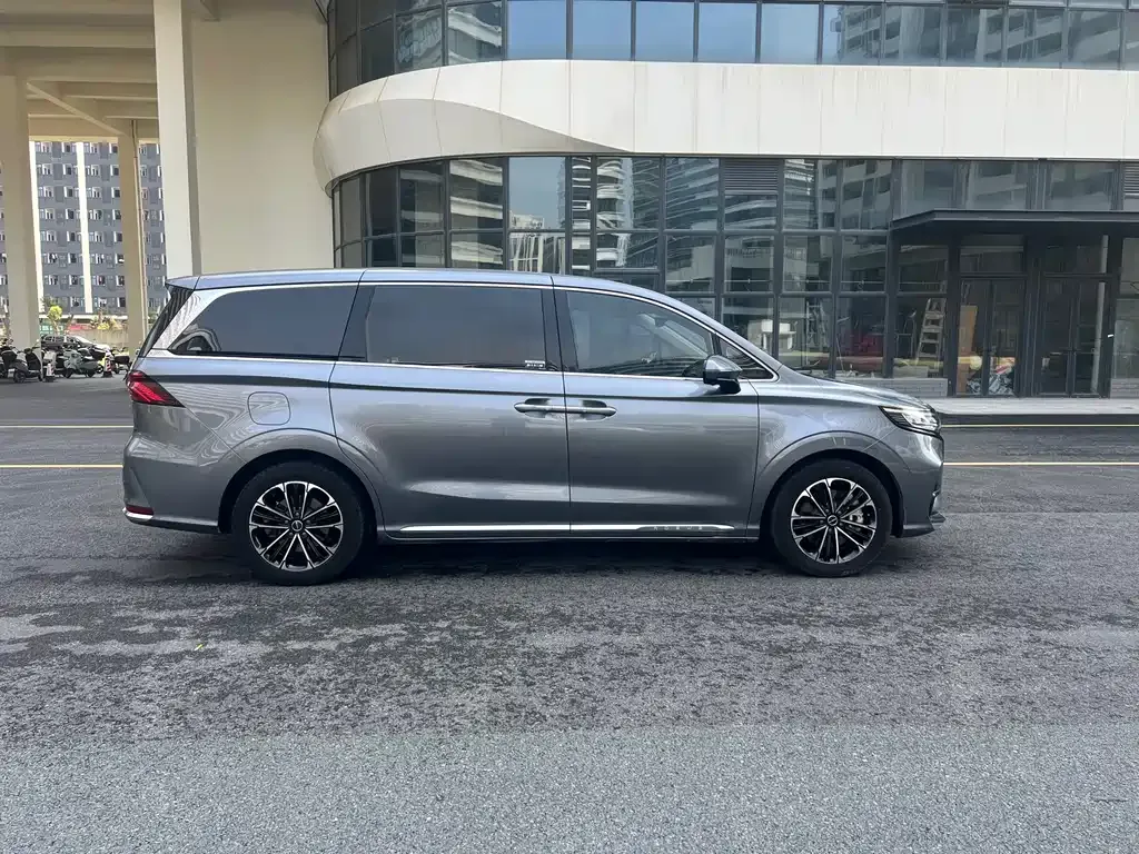 Roewe iMAX8 — фото 7