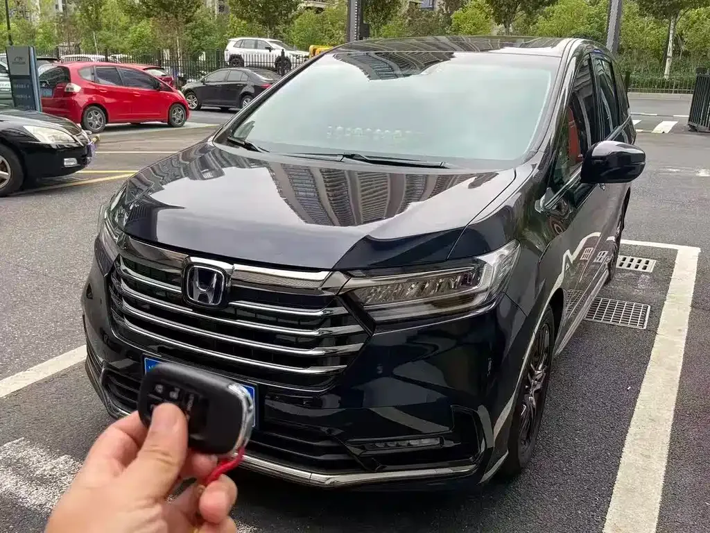 Honda Odyssey — фото 1