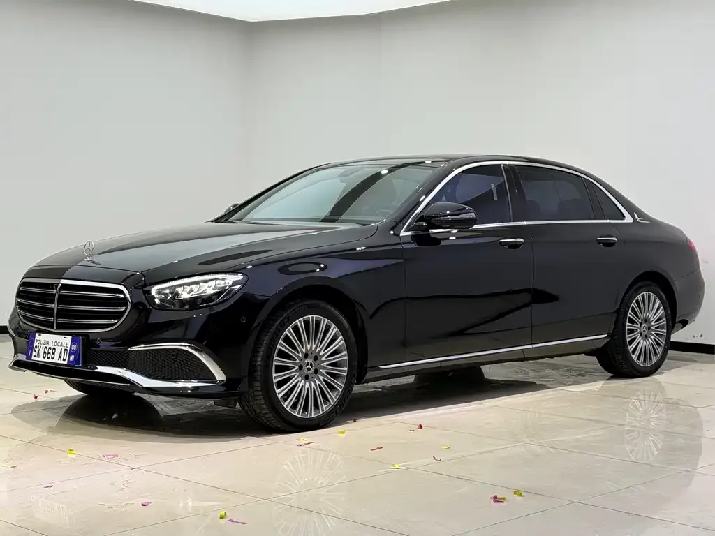 Mercedes-Benz E-Class — фото 1